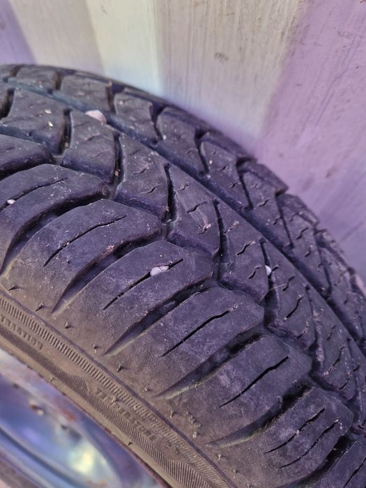 Продам комплект шин 185/70 r13C.