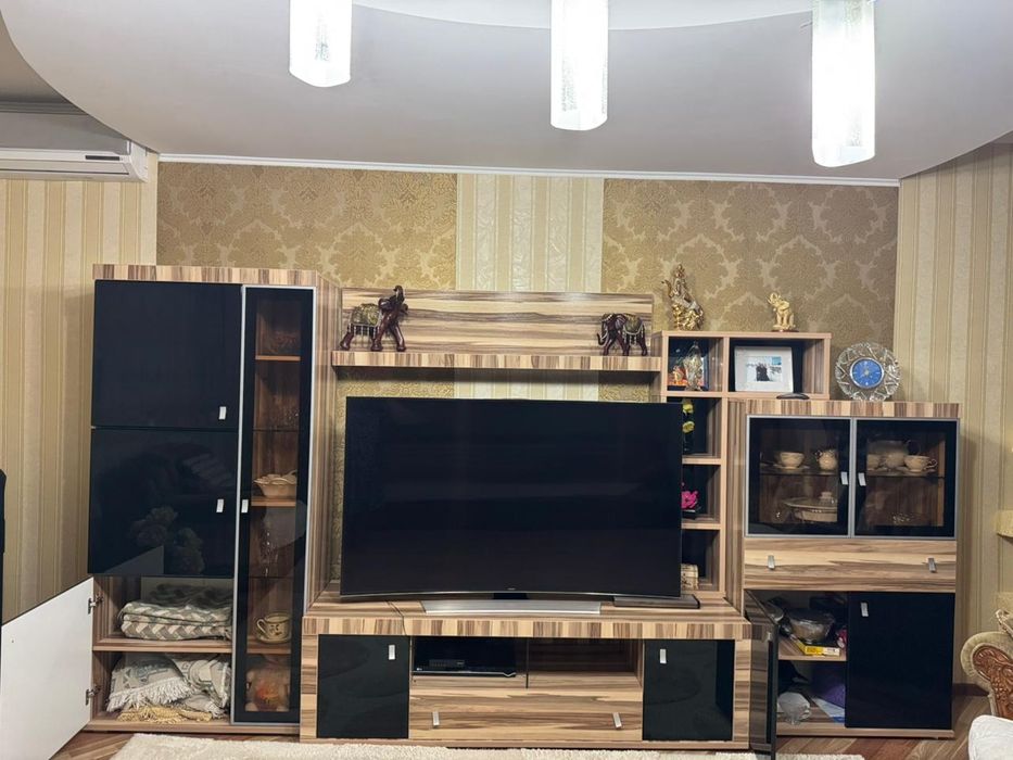 Продам  стенку  в зал