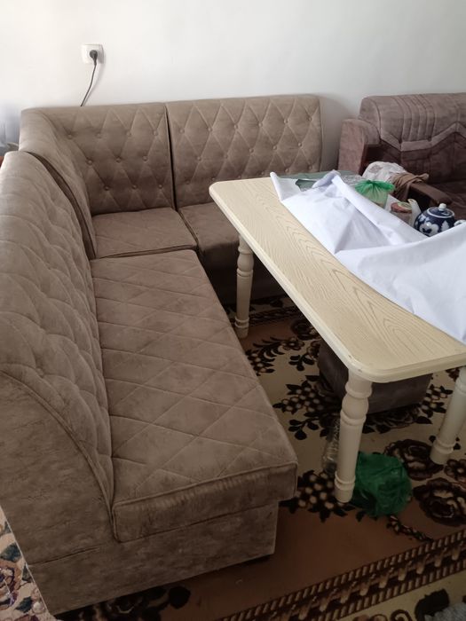 Zamonaviy yumshoq mebellar sotiladi