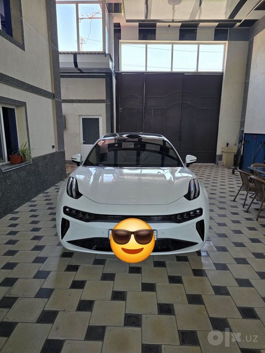Zeekr 001 YOU Z-sport
2025/2025
100kWh akkumlyator 
3.3 sec 0-100km/s