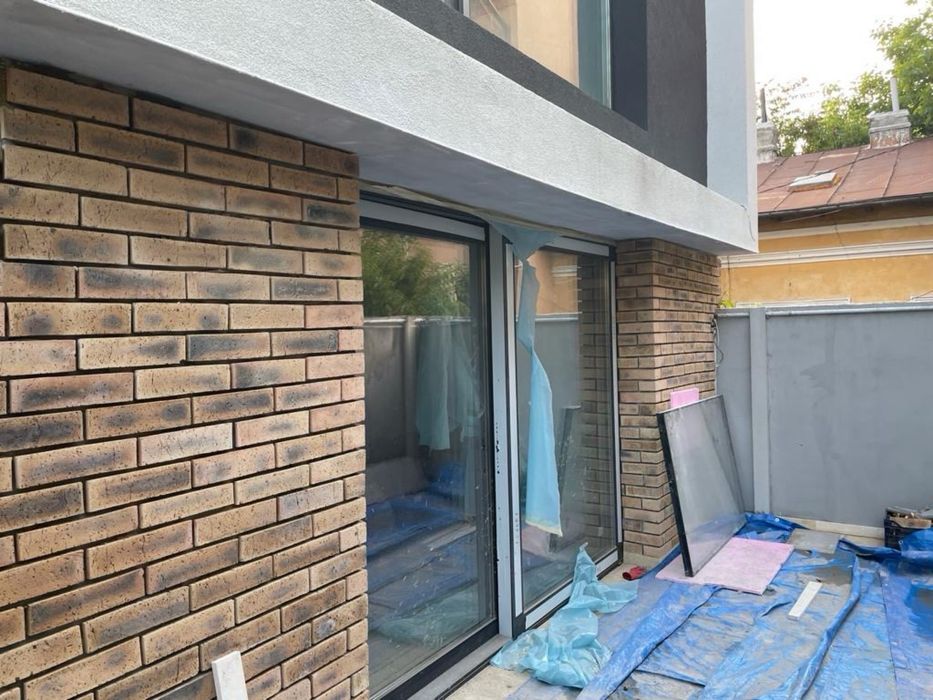 Caramida aparenta, feliata 8-11 mm bej- negru (galben)