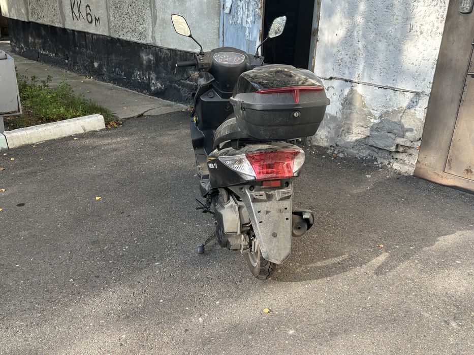 Продам Скутер м8