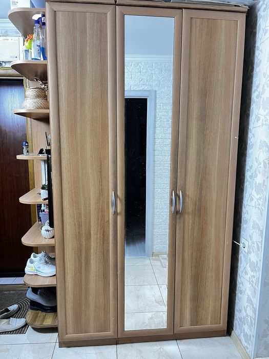 Продам шкаф в прихожую