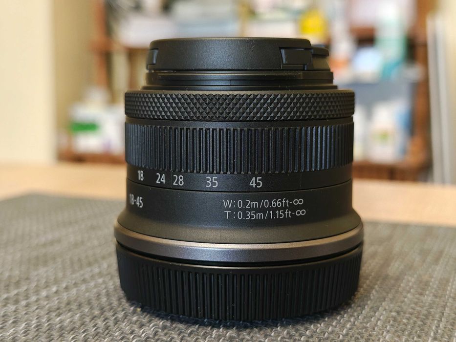 Продавам обектив Canon RF-S 18-45 IS STM