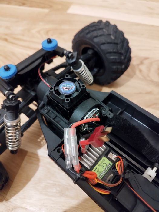 RC кола 4x4 + ъпгрейд комплект