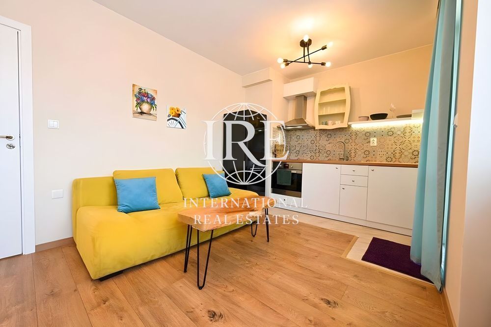 Продава се Двустаен апартамент в Варна, Колхозен пазар - 56 кв.м за 2875 €/кв.м - Снимка #1