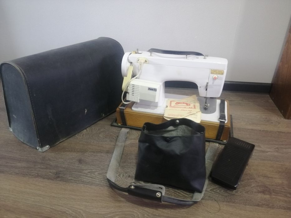 Швейная машинка Чайка