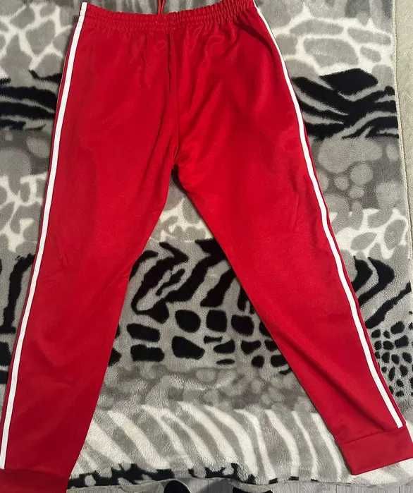 Pantaloni adidas rosii M , originali