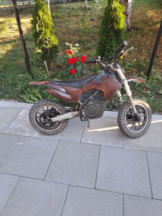 Vînd un mini cros electric