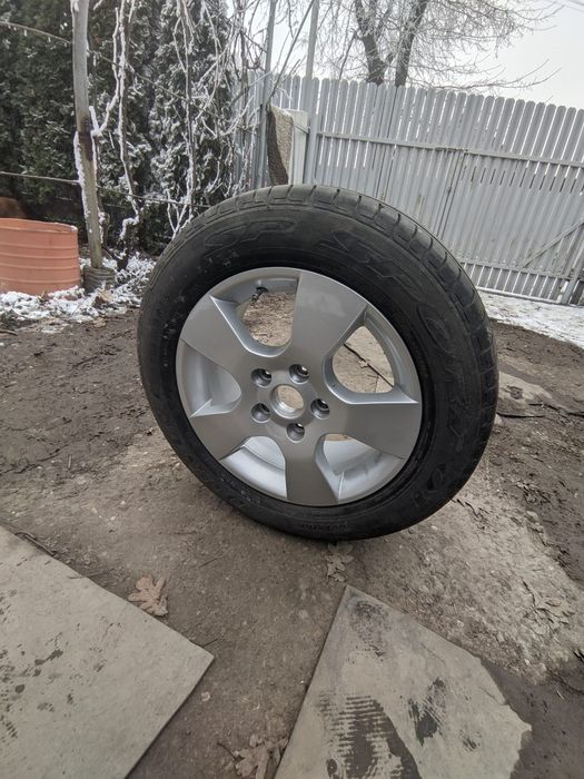 Vând janta echipată cu cauciuc 205/60/15 noi.