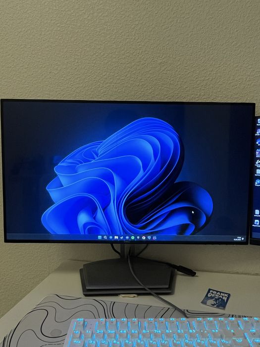 Монитор dell с динамиком