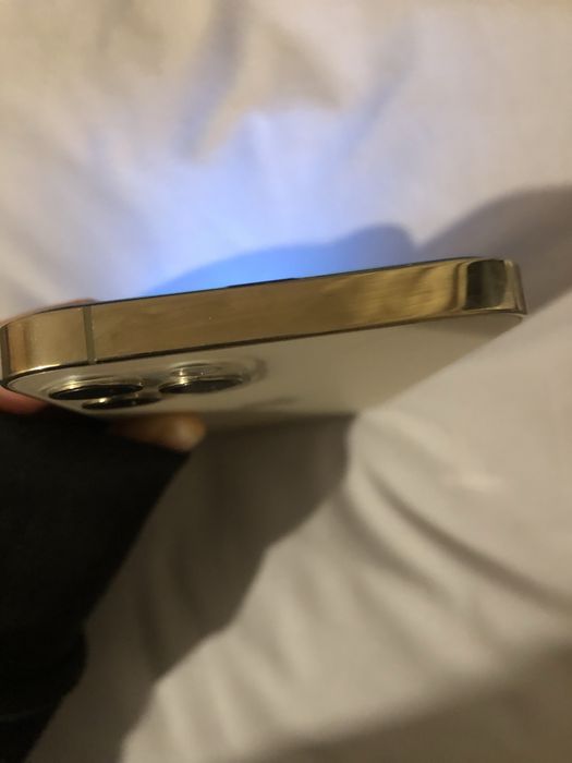 Apple iPhone 12 Pro, цвят Gold, в добро състояние.