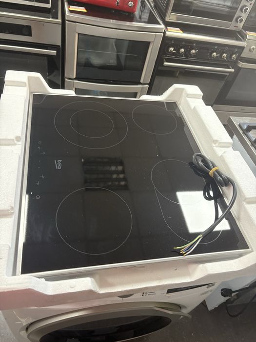 Стъклокерамичен плот Beko  BBSM12320X