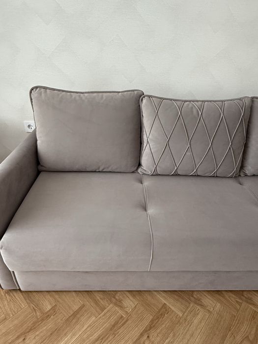 Продам диван для гостиной