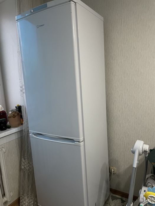 Продаю б/у холодильник