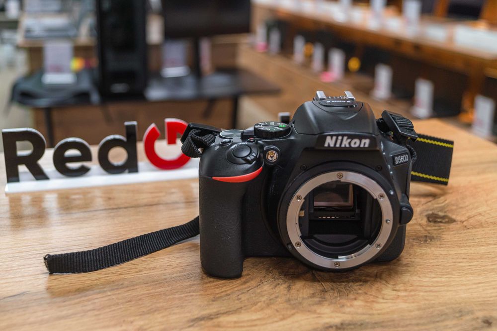 Зеркальный NIKON D5600  Рассрочка Гарантия Магазин Red Geek