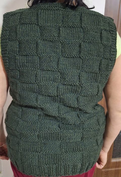 Vând veste și ciorapi crosetati de lână