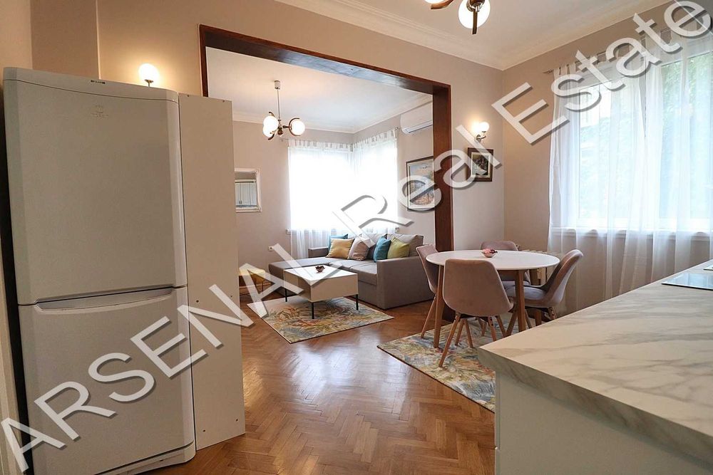 Тристаен апартамент под наем, Център