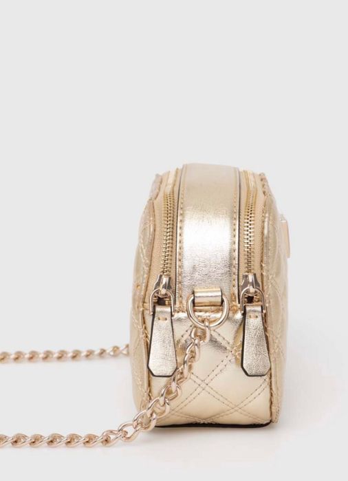 Guess нова чанта, златна