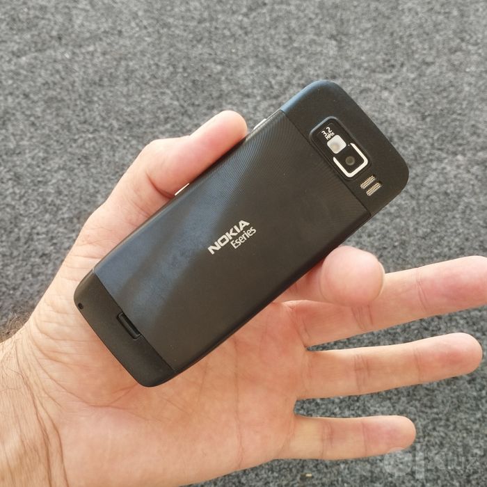Nokia E52 Black sotladi