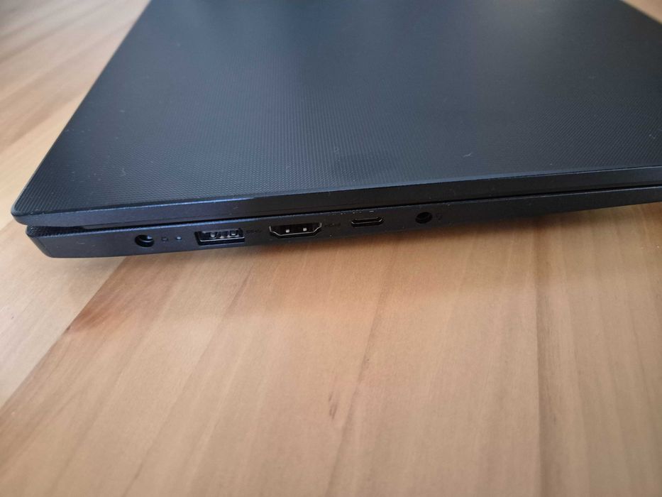 Lenovo V15 G4 (16GB DDR5, Ryzen 5, 512GB NVMe) - Перфектен, в гаранция