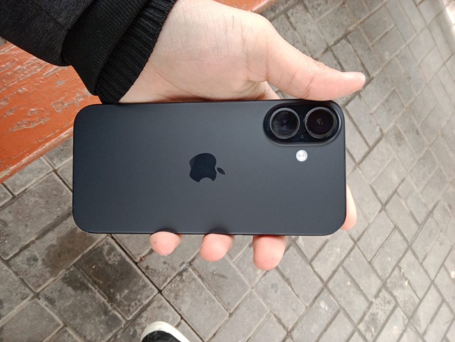 iPhone 16 с гарантиям