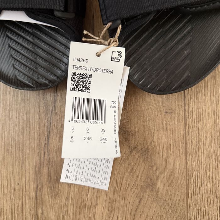 Adidas сандали  39 номер