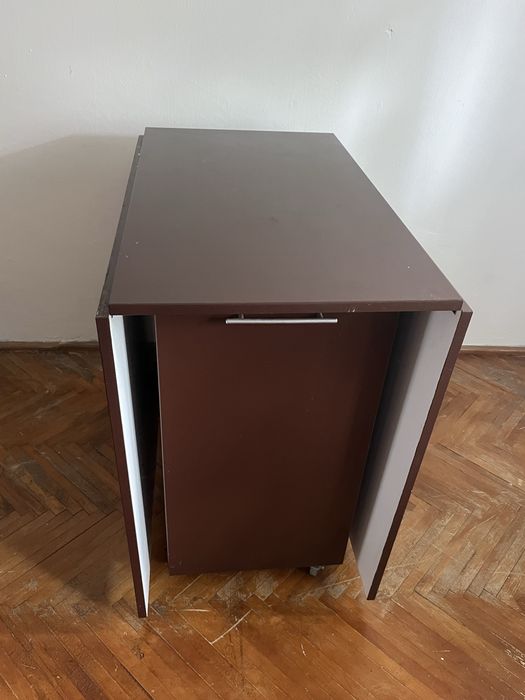 Masă pliabilă cu spațiu de depozitare