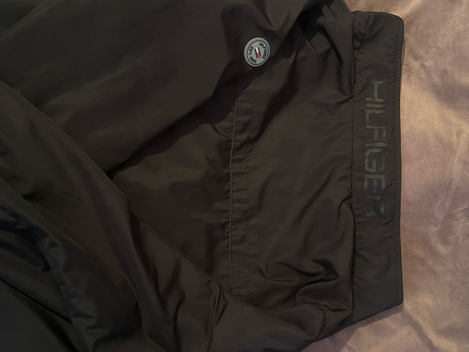 Продам ветровку Tommy hilfiger
