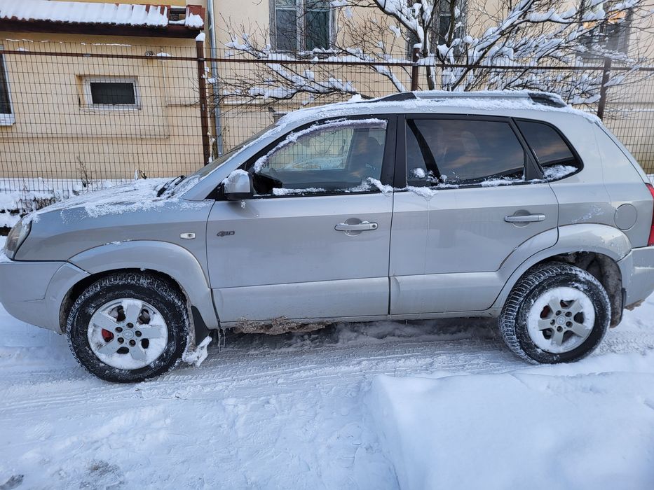 Vând Hyundai Tucson 4 x 4 Diesel Euro 4