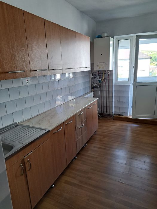 INCHIRIEZ - VAND apartament cu 2 camere decomandat