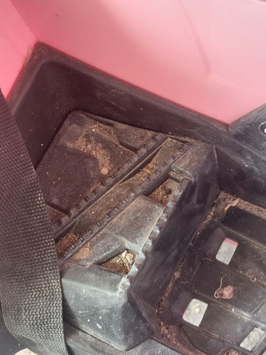 atv electric de șapte ani opt ani
