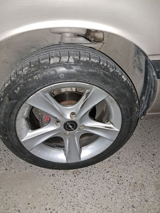 Продам диски с шынами 4 болт р15 новые