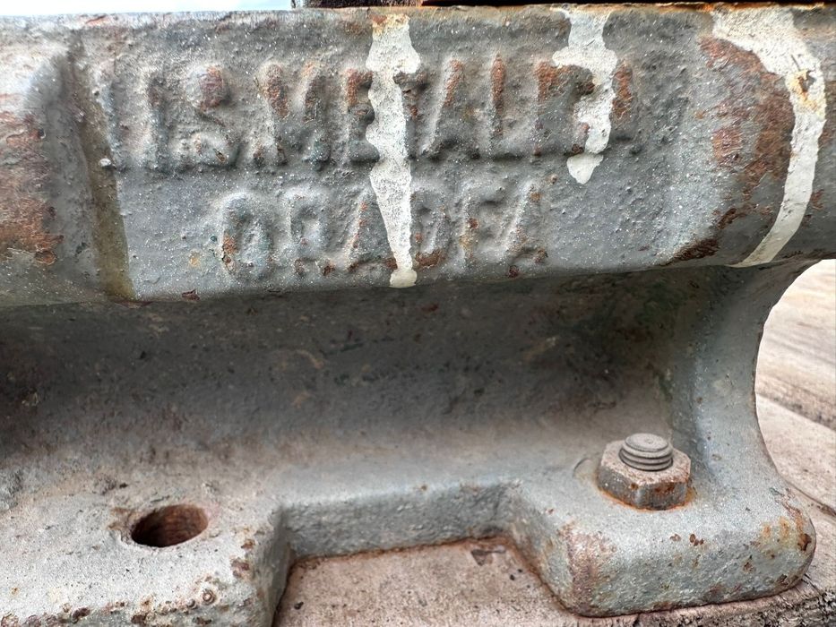 Menghina românească  cu banc de lucru solid