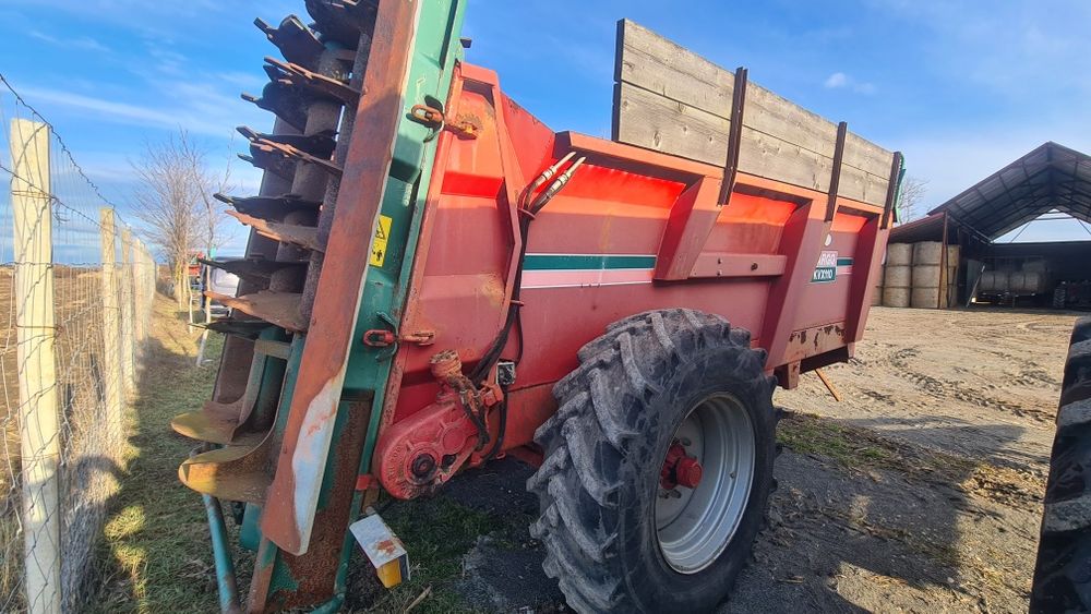 Remorca de împrăștiat gunoi Mig gunoi