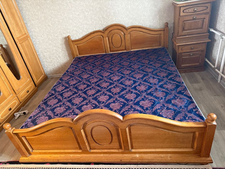 Продам б/у спальную кровать