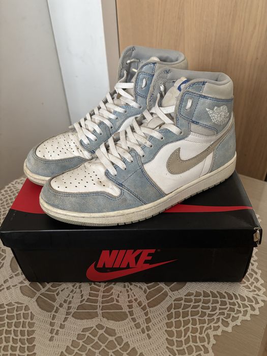 Обувки Nike Air Jordan 1 Retro High OG Hyper Royale