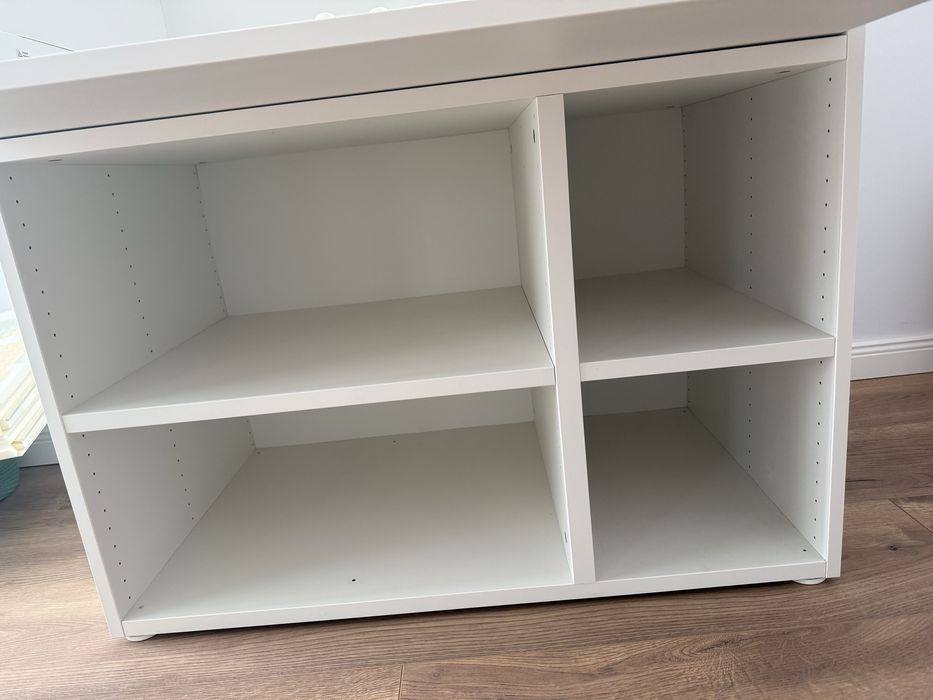 Vând masă/birou de infasat, alb. Ikea, Smastad