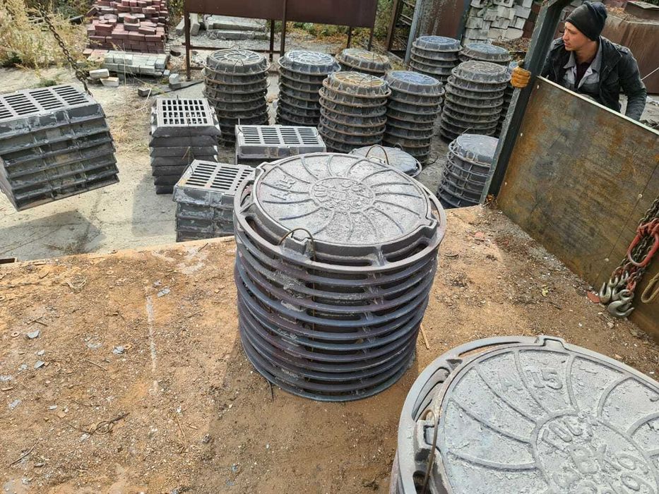 Чугунный люк (дождавик,вода премный)