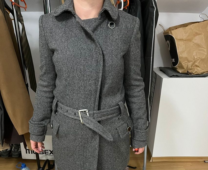Palton elegant dama mărimea 38 40, stare foarte buna