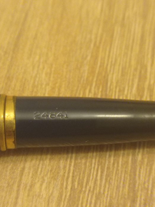 Stilou Parker penita aur 14 K