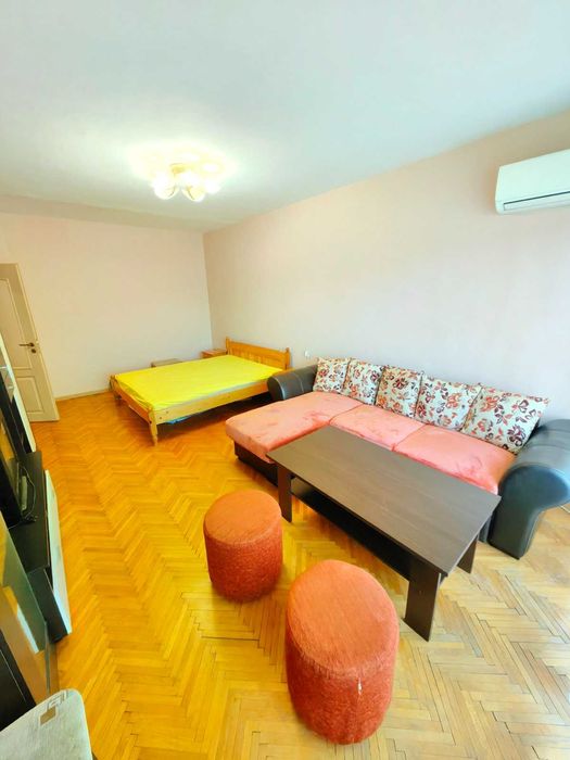 Дава се под наем Едностаен апартамент в Перник, Изток - 45 кв.м за 306 € - Снимка #1