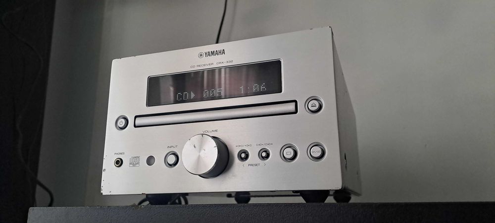 Amplificator Yamaha CRX-332 CD Receiver USB Dock iPod Sub Out Argintiu
