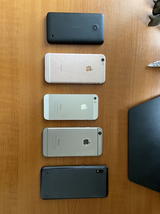 Telefoane pentru piesa