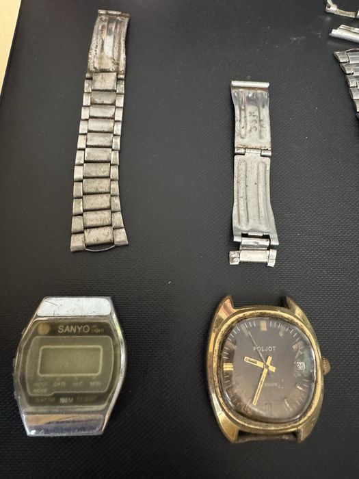 Часовници: Sanyo, Poljot, Disco, Seiko, Levis