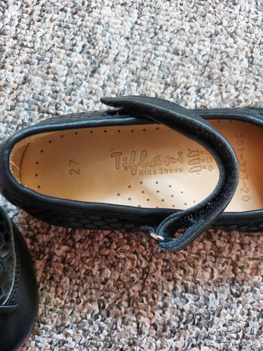 Продам новые туфли для девочек