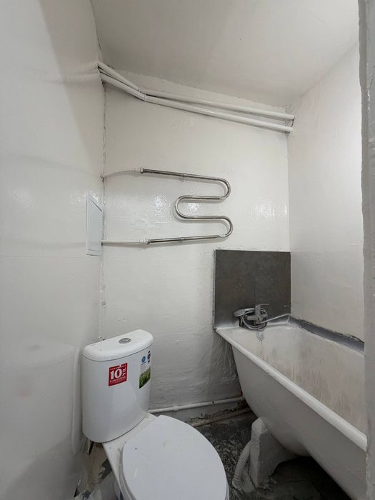 Чилонзар 9-кварталда узимни квартира сотилади 1 хона 1-этаж срочно