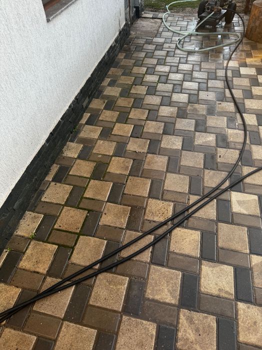 Curățare pavaj , beton amprentat, piatră cubică , garduri, parcări auto, hale industriale