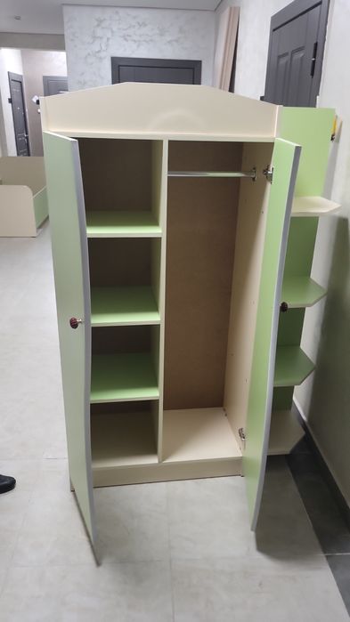 Детский шкаф и диван