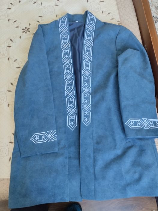 Продам Чапан мужкой с шапкой